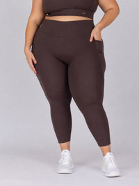 Kaleena is wearing our leggings in size 4XC. She is AUS 22-24.