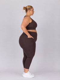 Kaleena is wearing our leggings in size 4XC. She is AUS 22-24.