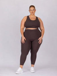 Kaleena is wearing our leggings in size 4XC. She is AUS 22-24.