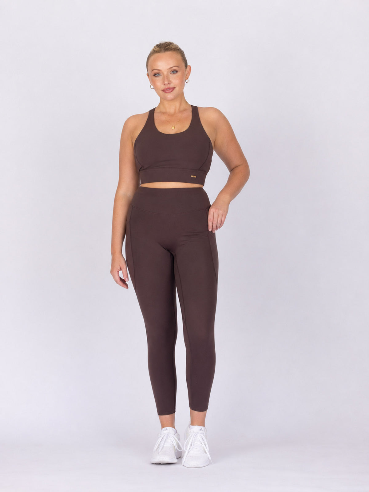 Brooke is wearing our leggings in size M. She is AUS 12 and 172cm tall.
