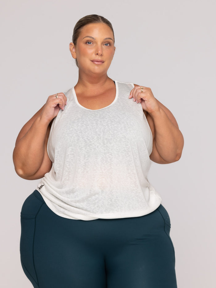 Shae is wearing our Tank in size 4XC. She is AUS 22-24.