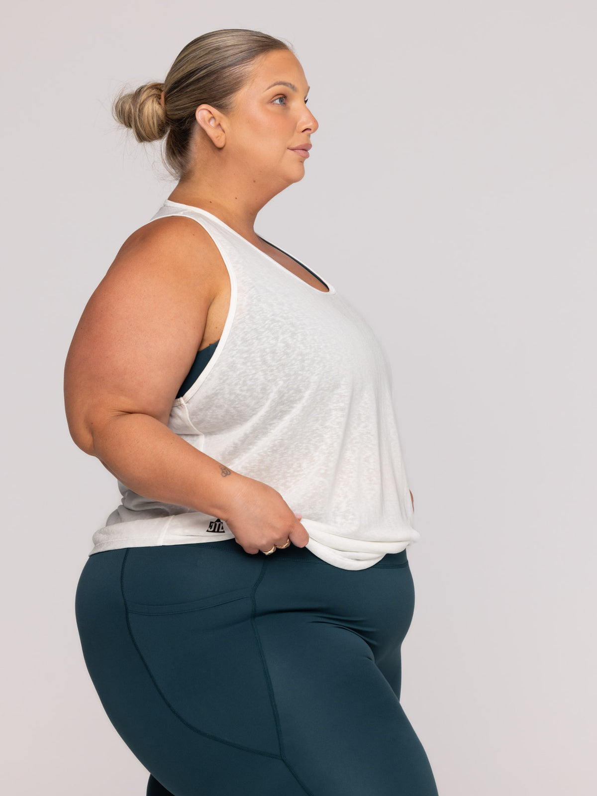 Shae is wearing our Tank in size 4XC. She is AUS 22-24.