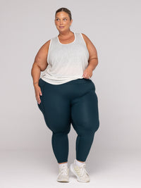 Shae is wearing our Tank in size 4XC. She is AUS 22-24.