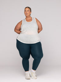 Shae is wearing our Tank in size 4XC. She is AUS 22-24.