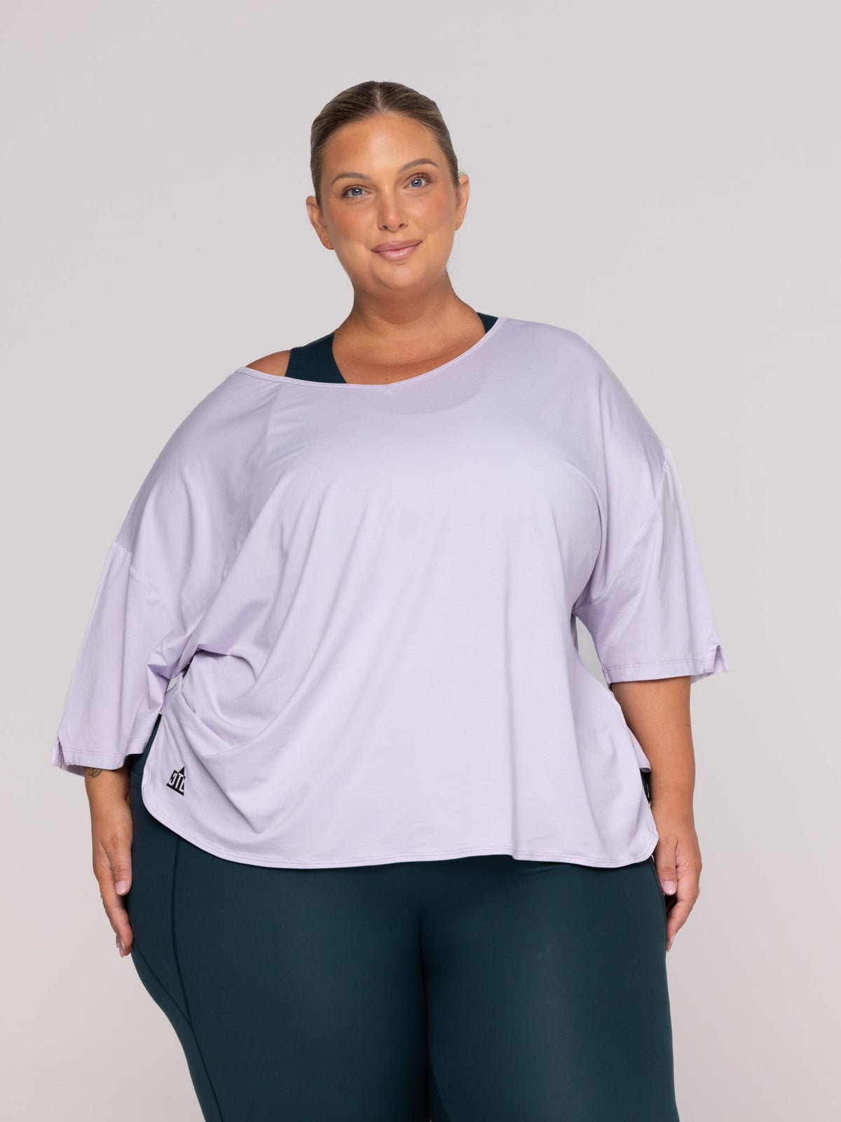 Shae is wearing our Tee in size 4XC. She is AUS 22-24.