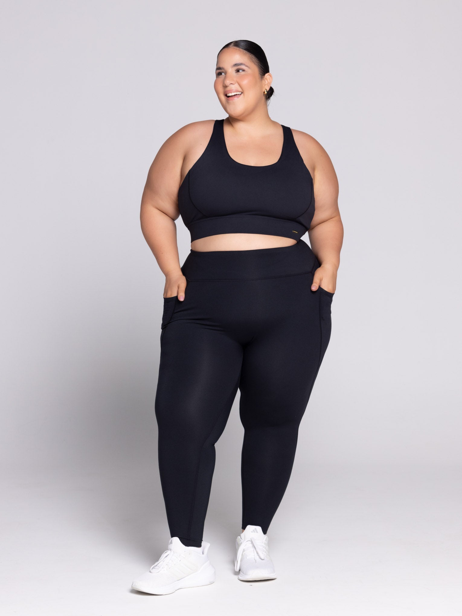 Maddie Z is wearing our leggings in size 3XC. She is AUS 18-20 and 163cm tall.