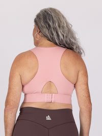 Karon is wearing our Bra in size M (E-HH).