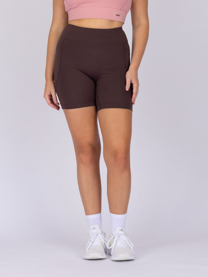 Brooke is wearing our Shorts in size M. She is AUS 12 and 172cm tall.