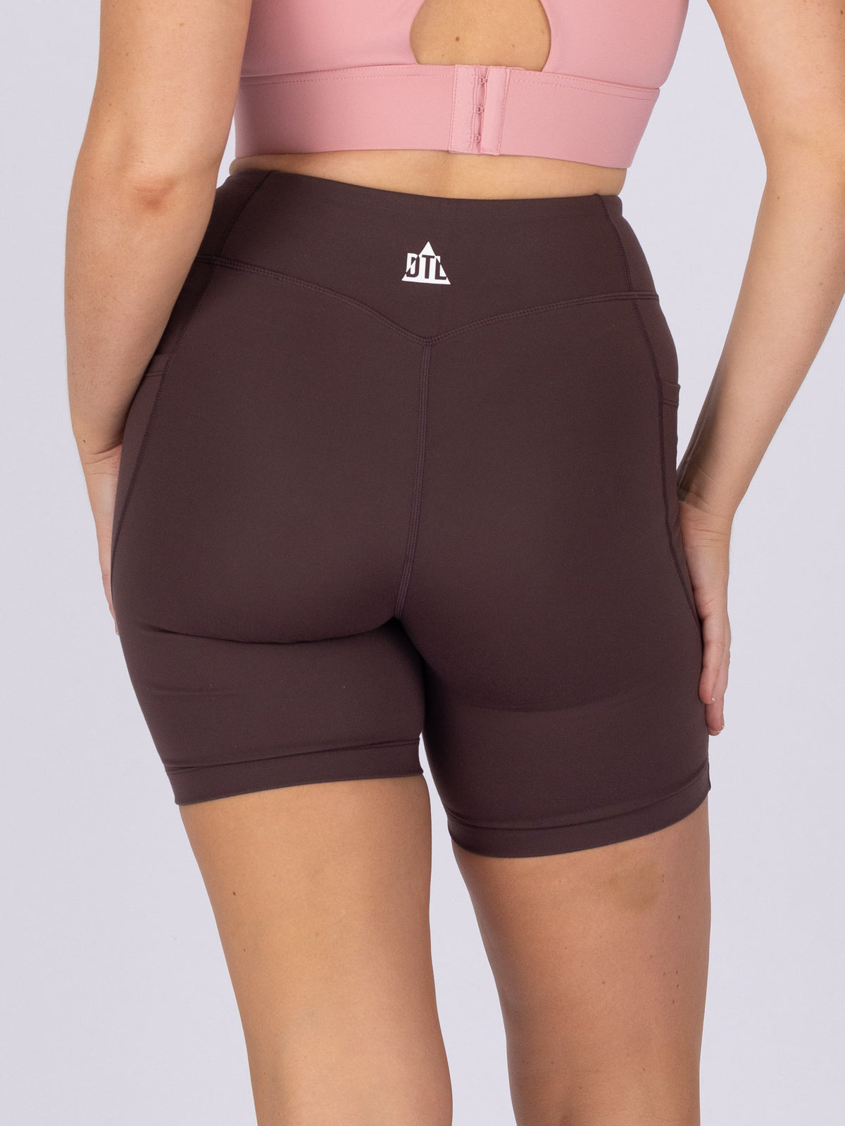 Brooke is wearing our Shorts in size M. She is AUS 12 and 172cm tall.