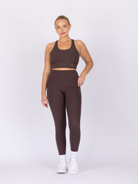 Brooke is wearing our leggings in size M. She is AUS 12 and 172cm tall.