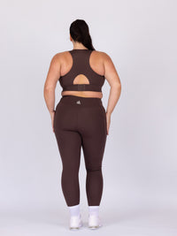 Maddie is wearing our leggings in size CURVE. She is AUS 16.