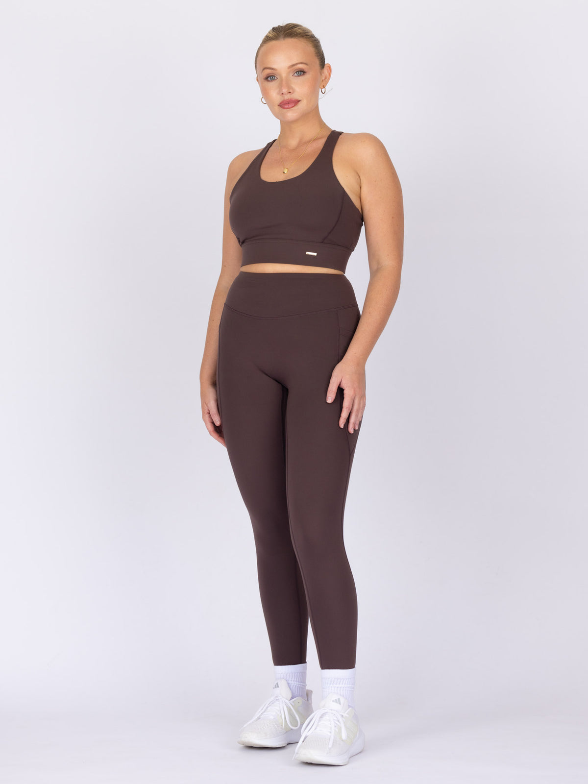 Brooke is wearing our leggings in size M. She is AUS 12 and 172cm tall.