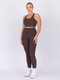 Brooke is wearing our leggings in size M. She is AUS 12 and 172cm tall.
