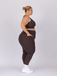 Kaleena is wearing our leggings in size 4XC. She is AUS 22-24.