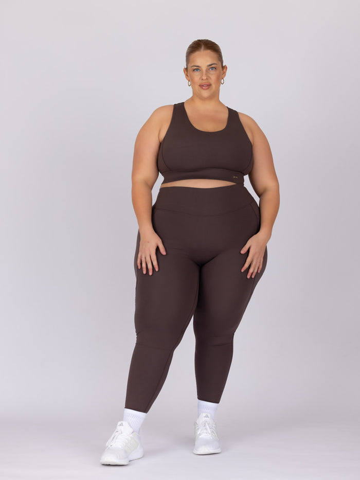 Kaleena is wearing our leggings in size 4XC. She is AUS 22-24.