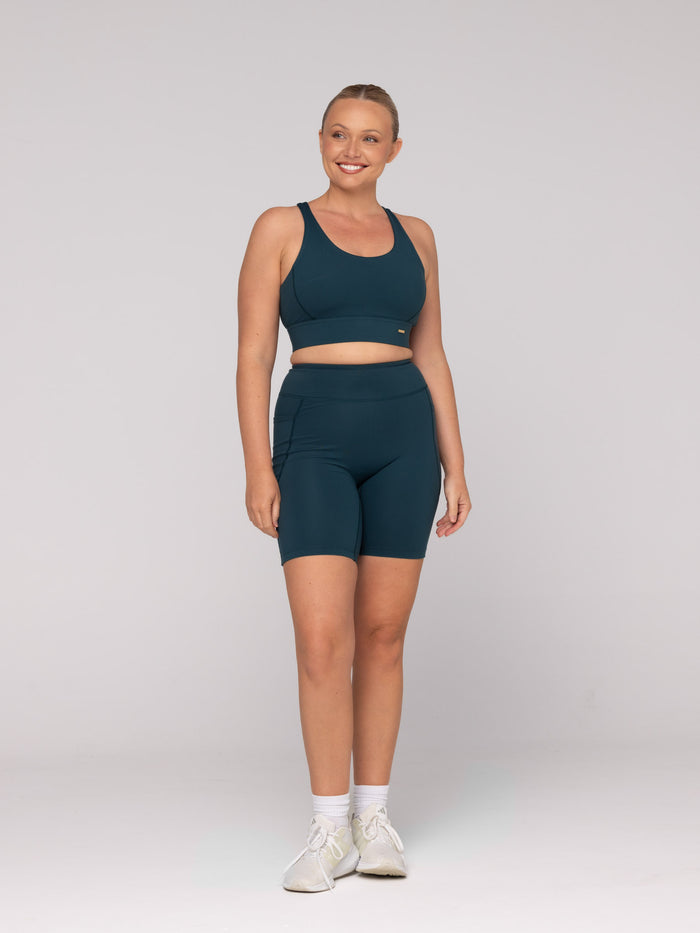 Brooke is wearing our Bra in size M (A - DD) and our Shorts in size M. She is AUS 12 and 172cm tall.
