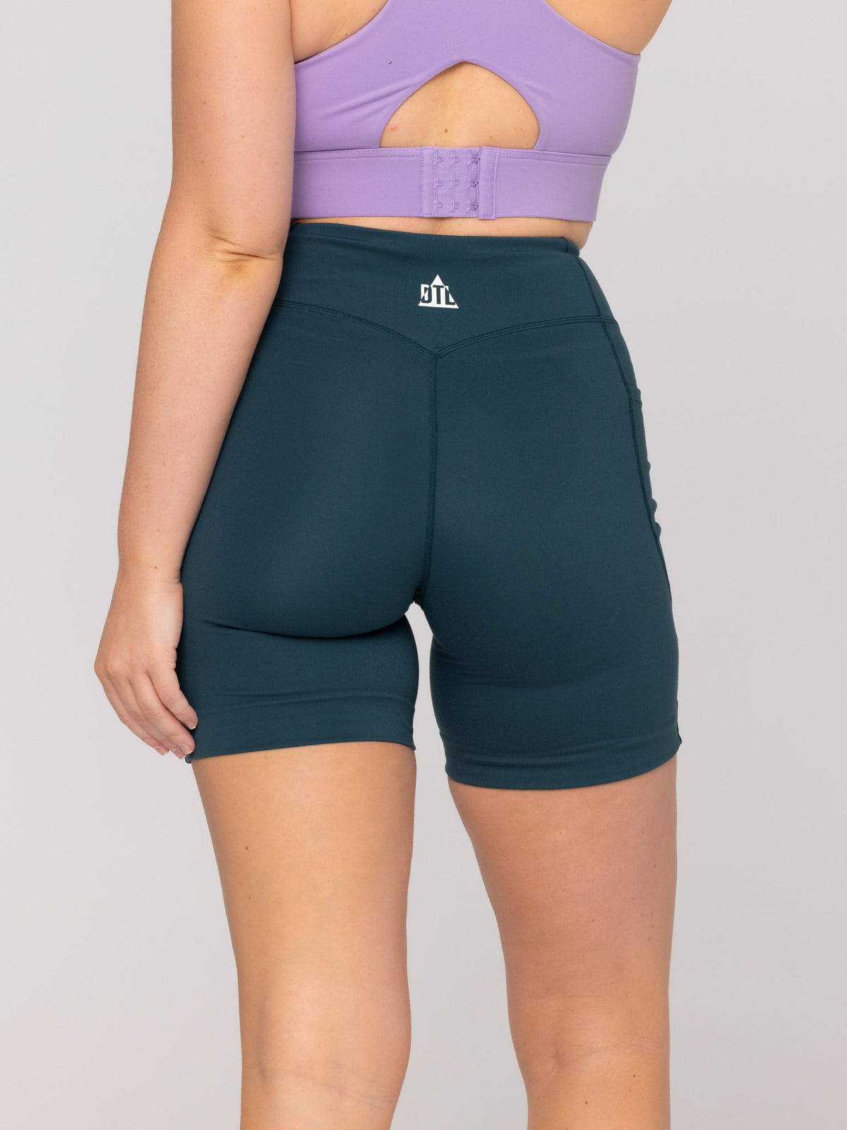 Brooke is wearing our Shorts in size M. She is AUS 12 and 172cm tall.