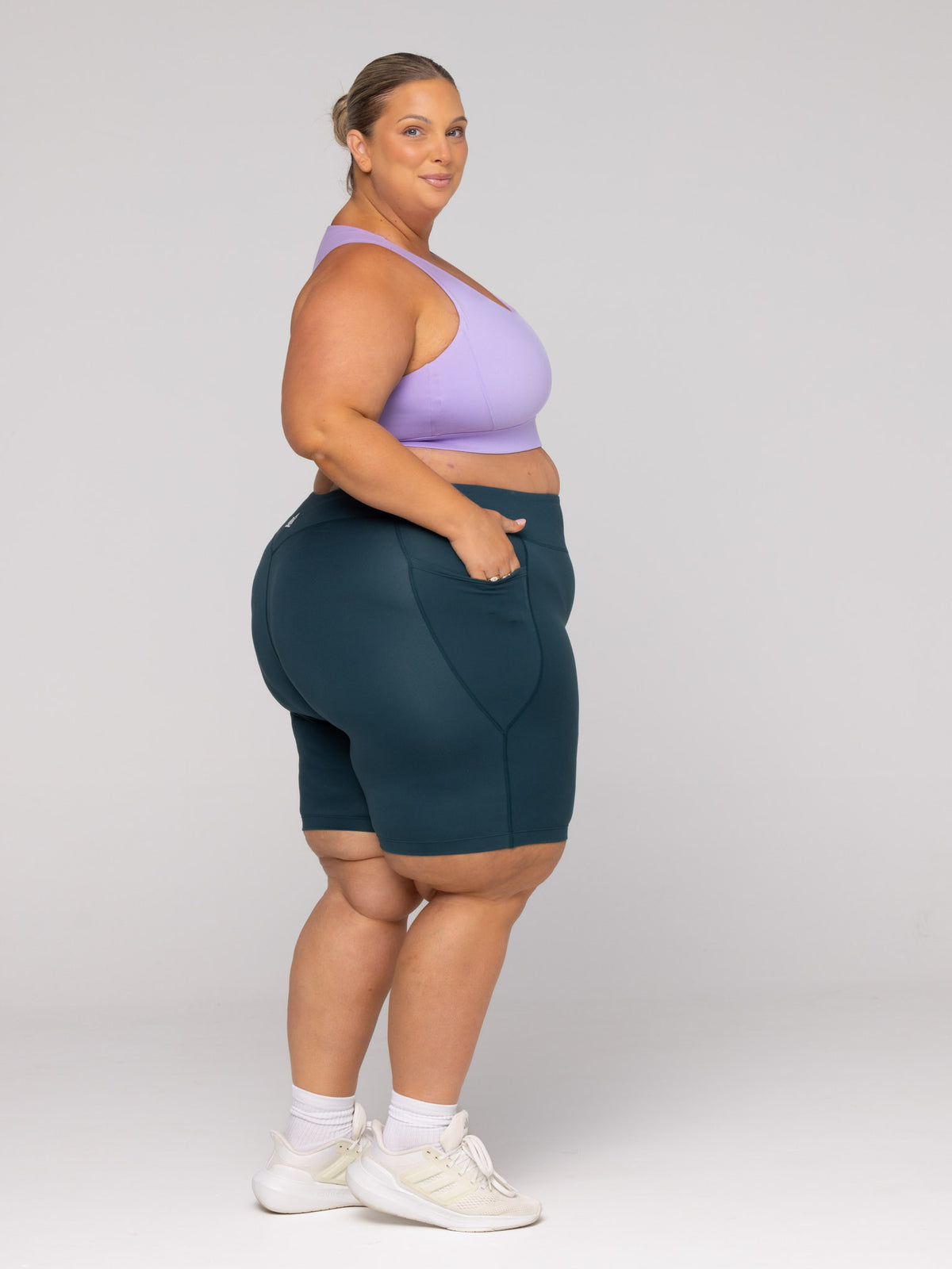 Shae is wearing our Shorts in size 3XC. She is AUS 22-24 and 167cm tall.