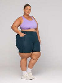 Shae is wearing our Bra in size 3XC (E-HH) and our Shorts in size 3XC. She is AUS 22-24 and 167cm tall.