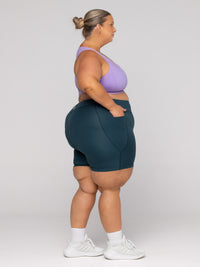 Shae is wearing our Bra in size 3XC (E-HH) and our Shorts in size 3XC. She is AUS 22-24 and 167cm tall.