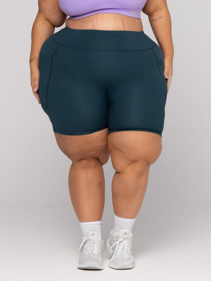 Shae is wearing our Shorts in size 3XC. She is AUS 22-24 and 167cm tall.