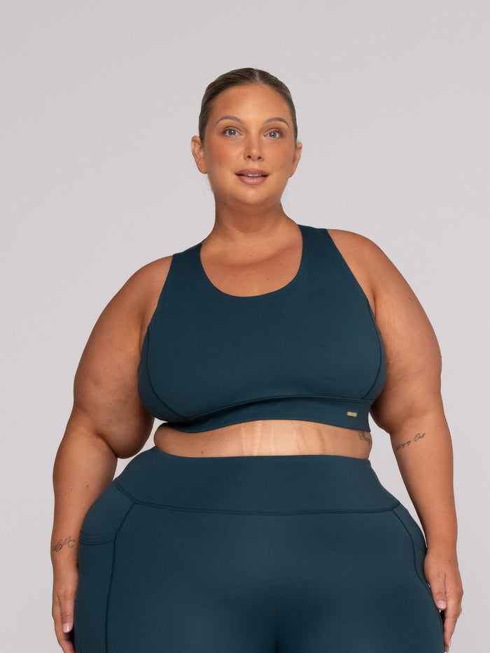 Shae is wearing our Bra in size 3XC (E-HH). She is AUS 22-24, Cup F.